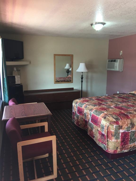Best Value Inn Motel Sandusky Marianna Exterior photo
